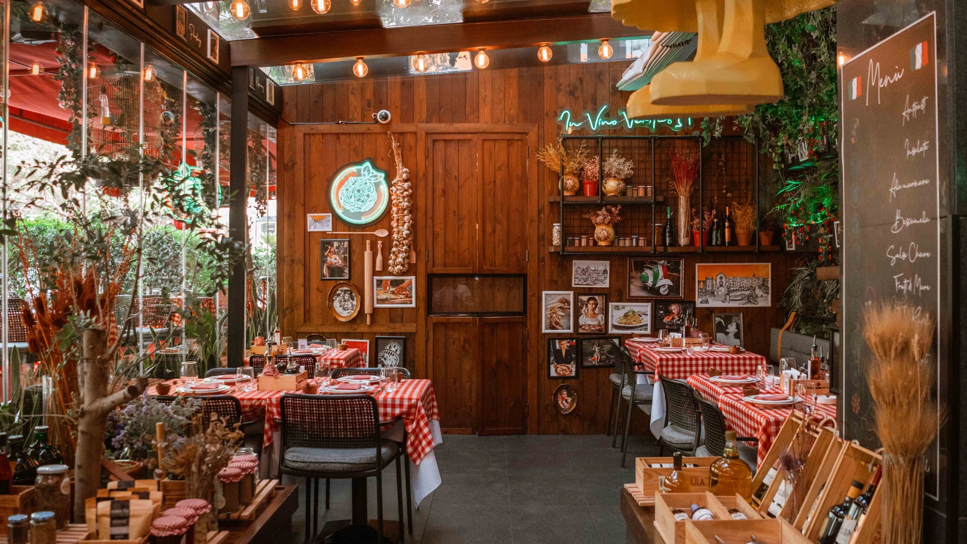 Indulge in authentic Italian cuisine at Da Sophia, a top-tier restaurant in Lebanon, offering delicious meals in a sophisticated atmosphere.